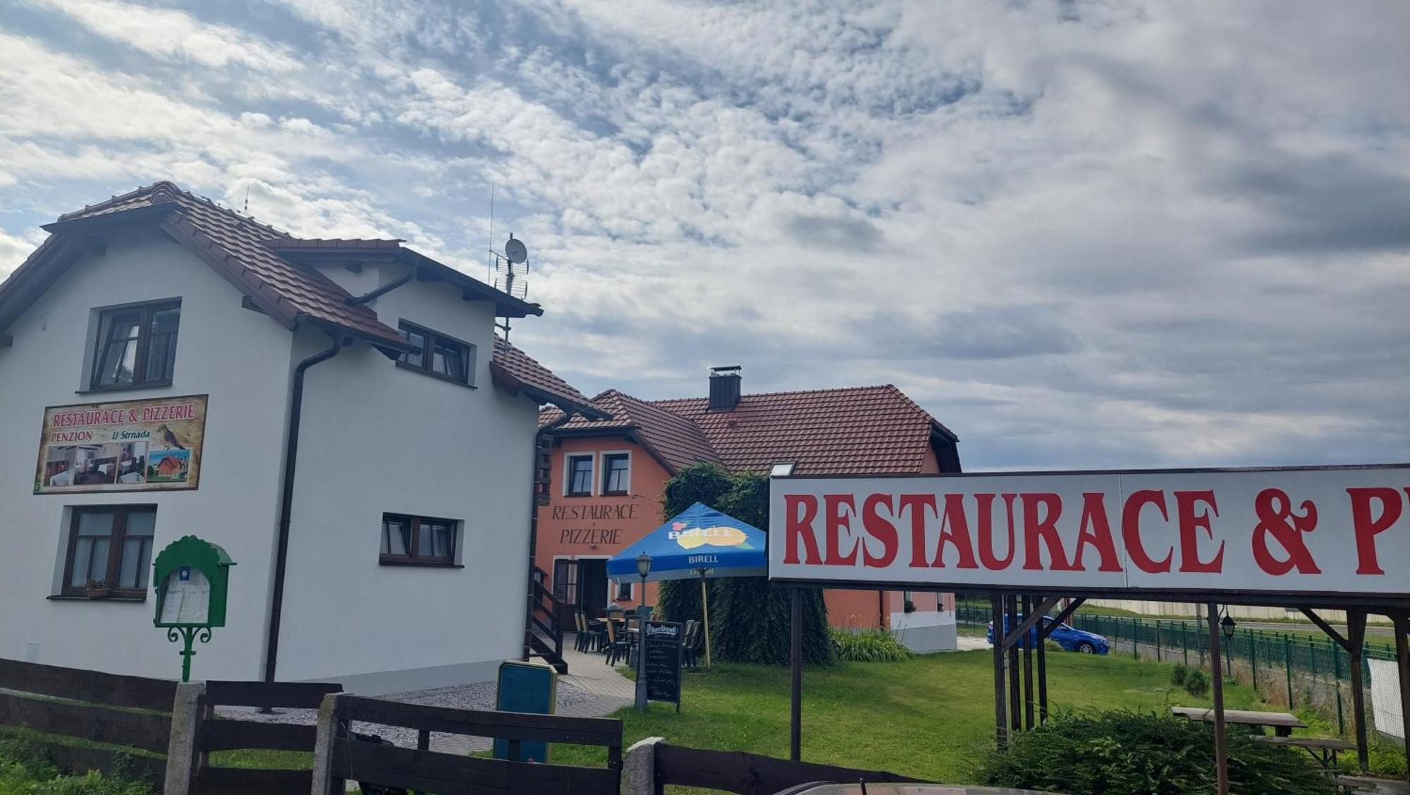 Penzion A Restaurace U Strnada Klatovy Zewnętrze zdjęcie