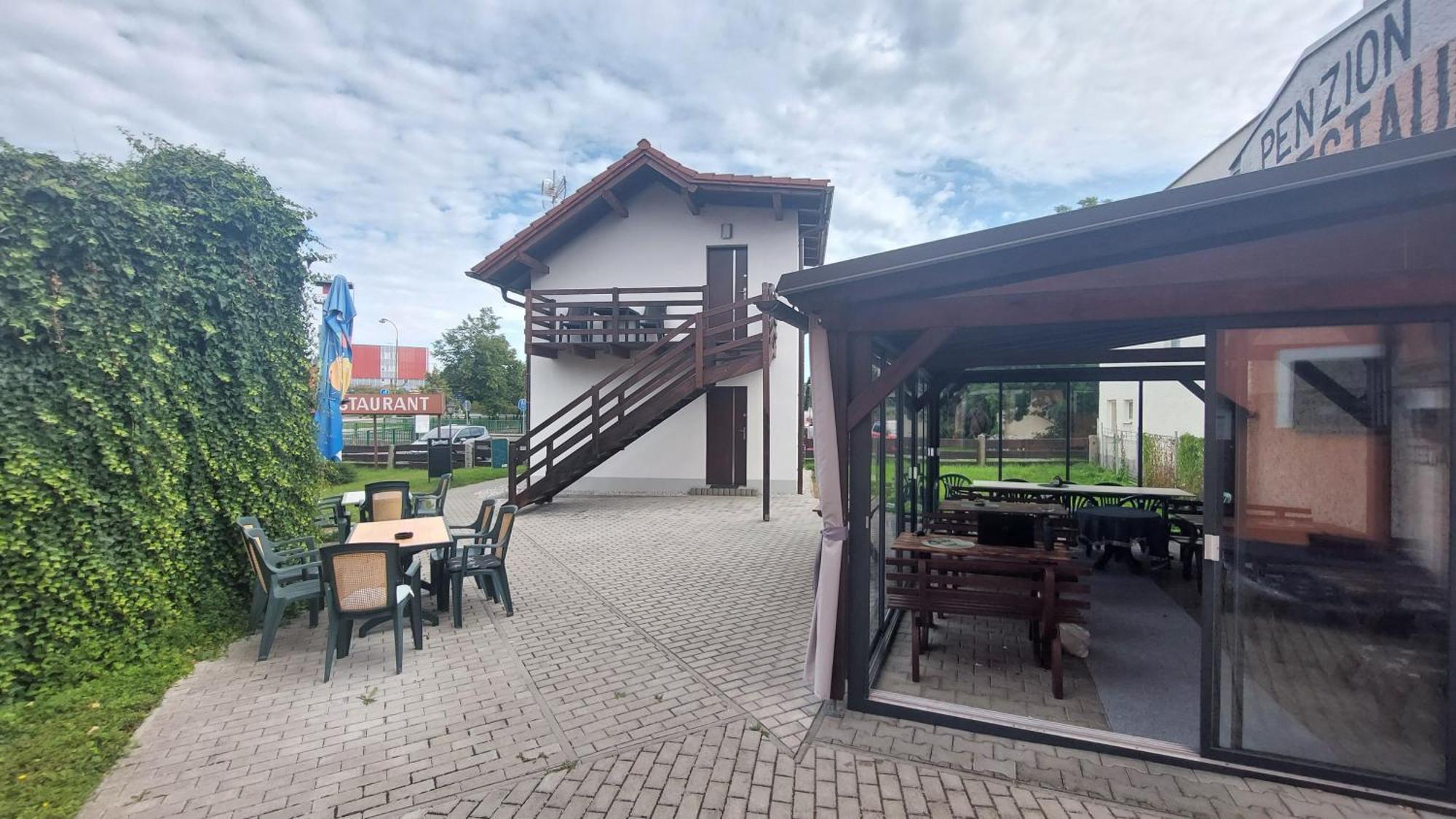Penzion A Restaurace U Strnada Klatovy Zewnętrze zdjęcie