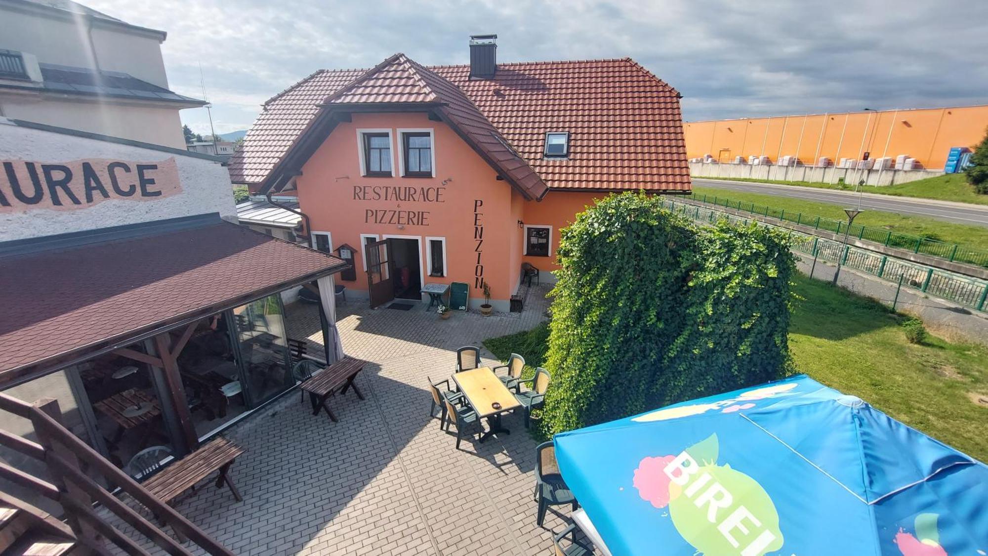 Penzion A Restaurace U Strnada Klatovy Zewnętrze zdjęcie