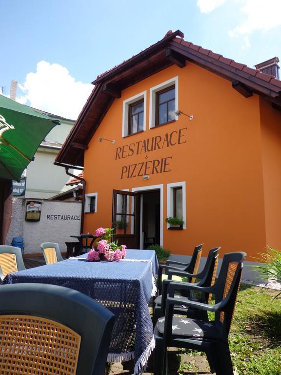Penzion A Restaurace U Strnada Klatovy Zewnętrze zdjęcie