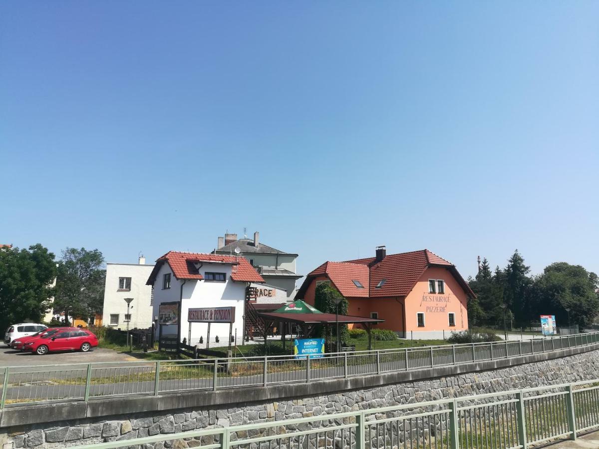 Penzion A Restaurace U Strnada Klatovy Zewnętrze zdjęcie